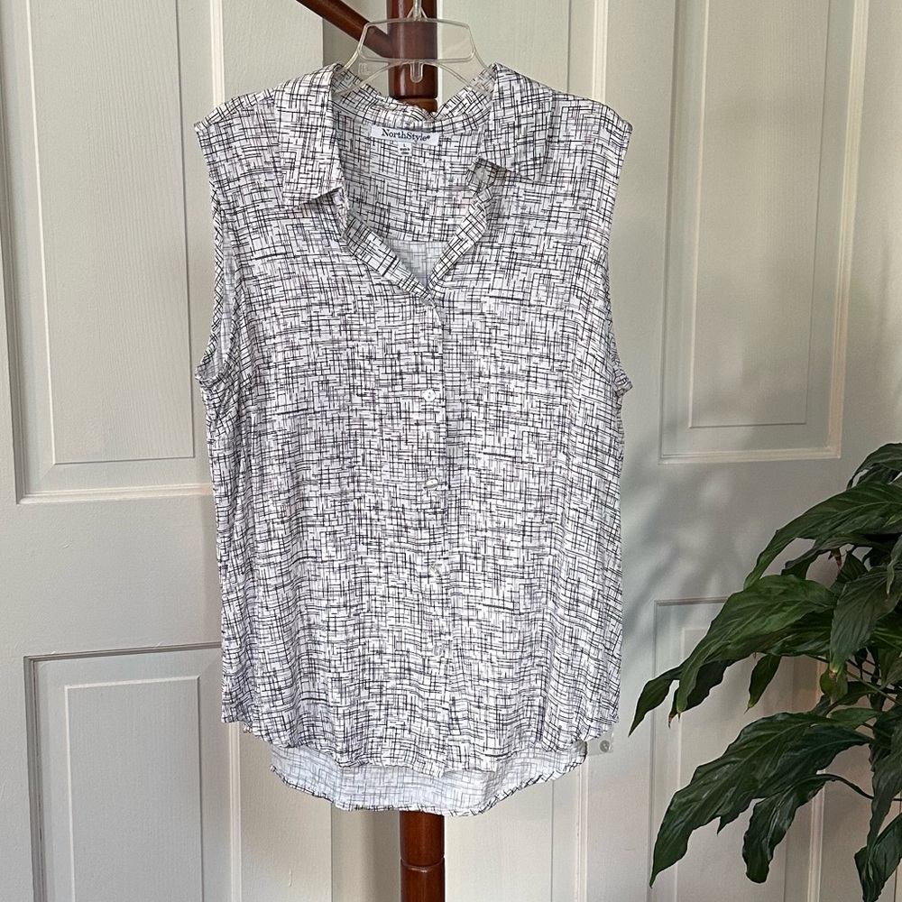 North Style Sleeveless button down White and Black Women's Top
